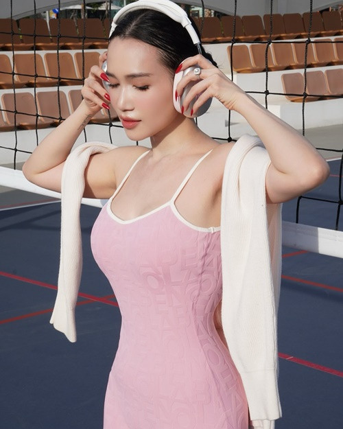 Trước đây, Sĩ Thanh yêu toàn người kém tuổi. Chia sẻ trên Vietnamnet, người đẹp thừa nhận cô giờ đây sợ các chàng trai trẻ.