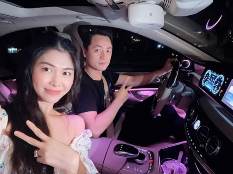 Năm 2021, Đăng Khôi tậu xe hơi để phục vụ nhu cầu chụp ảnh của Thủy Anh.