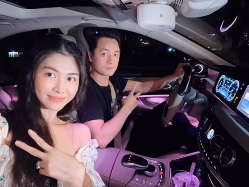 Năm 2021, Đăng Khôi tậu xe hơi để phục vụ nhu cầu chụp ảnh của Thủy Anh.