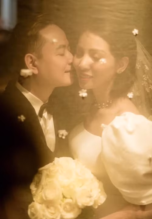 Tùng Dương chia sẻ trên Dân Việt, anh quen Mai Huế trong một sự kiện và có thiện cảm ngay khi gặp gỡ.