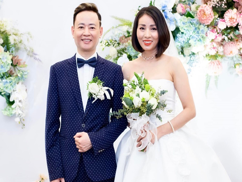 Theo Tiền Phong, Thiên Nga - con gái Tùng Dương khen vợ mới của bố là người phụ nữ nhỏ nhẹ, nấu ăn ngon.