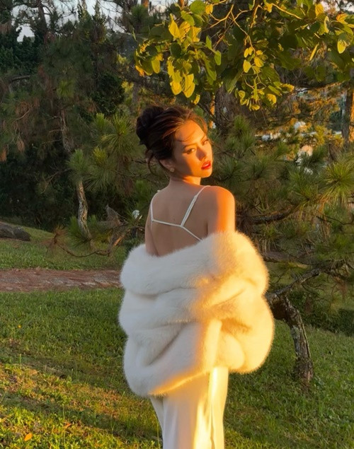 Chân dài đến từ Huế quyến rũ, đầy nữ tính sau cuộc thi Hoa hậu Hòa bình Việt Nam 2023.