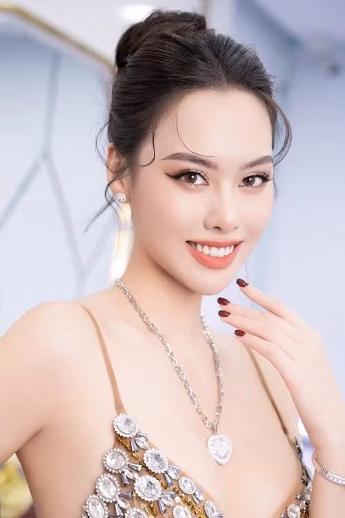 Người đẹp sinh năm 1999 cuốn hút, gây mê khi mặc gợi cảm.