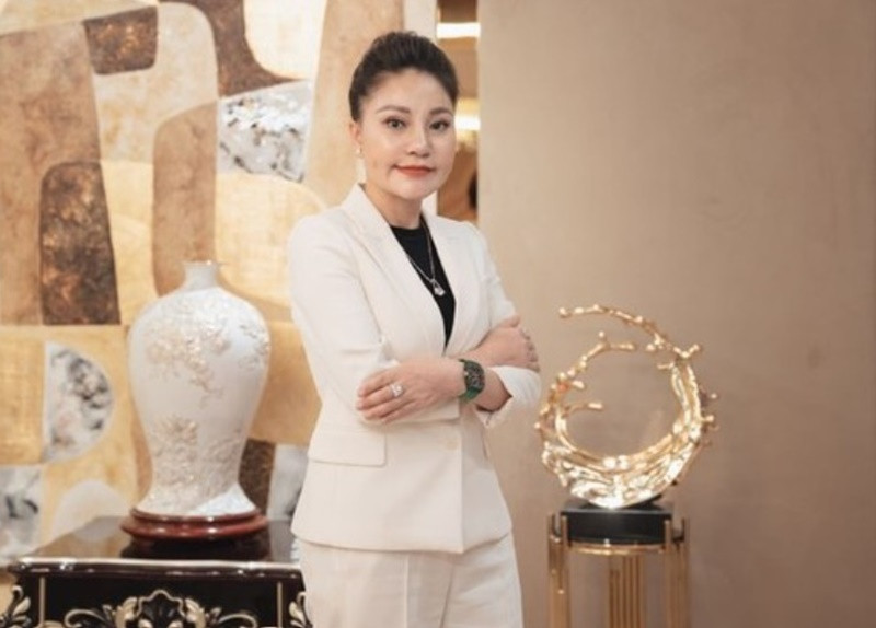 Mới đây, theo Dân Việt, VKSND TP.Hà Nội vừa ra quyết định trả hồ sơ, yêu cầu điều tra bổ sung vụ án "Lừa đảo chiếm đoạt tài sản" xảy ra tại Công ty Đầu tư thương mại bất động sản Nhật Nam; Công ty Sông Đà Nhật Nam và Công ty Sông Đà Invest. Trước đó, tháng 12/2024, Công an TP.Hà Nội ra kết luận điều tra vụ án, đề nghị truy tố Vũ Thị Thúy (SN 1983), Chủ tịch kiêm Tổng giám đốc Công ty Nhật Nam, về hành vi lừa đảo. Ảnh: Dân Việt.