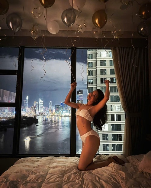 Phong cách thời trang của Trà Ngọc Hằng vẫn gợi cảm sau khi cô sinh nở.