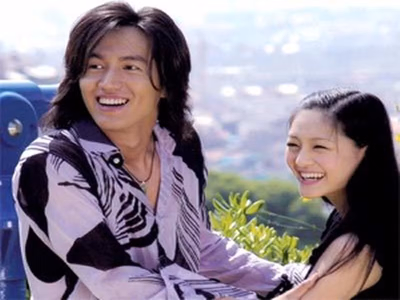 Đóng chung phim Vườn sao băng với Từ Hy Viên, Ngôn Thừa Húc cho biết, sinh thời, đàn chị luôn nói rằng hãy sống mỗi ngày như thể đó là ngày cuối cùng của mình. “Mong cô ấy đi bình an. Từ nay về sau, trong một thế giới khác, cô ấy sẽ có những năm tháng an yên", Ngôn Thừa Húc chia sẻ. Ảnh: Vietnamnet.