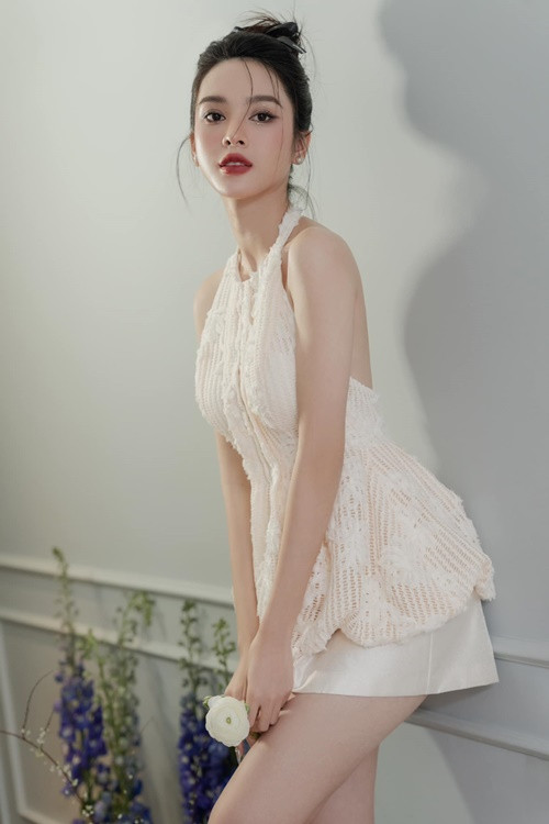 Cuộc hôn nhân đầu tiên của Quỳnh Lương tan vỡ khi nữ người mẫu còn trẻ. Để nuôi con, cô làm rất nhiều việc như PG, bán hàng online, người mẫu ảnh. Ảnh: FB Quỳnh Lương.