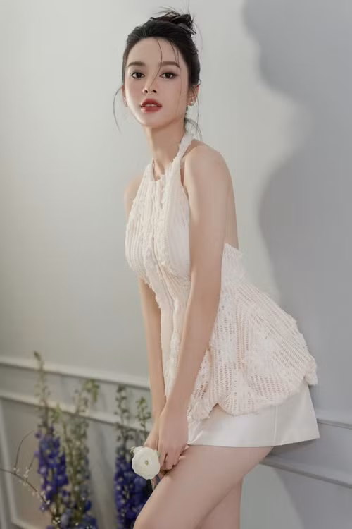 Cuộc hôn nhân đầu tiên của Quỳnh Lương tan vỡ khi nữ người mẫu còn trẻ. Để nuôi con, cô làm rất nhiều việc như PG, bán hàng online, người mẫu ảnh. Ảnh: FB Quỳnh Lương.