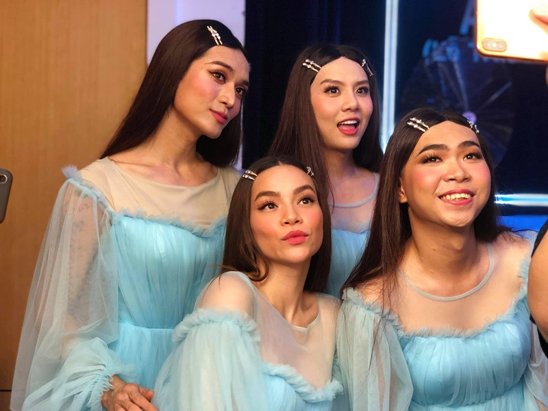 Minh Dự cùng BB Trần, Duy Khánh giả gái trong dự án âm nhạc của Hồ Ngọc Hà năm 2019.