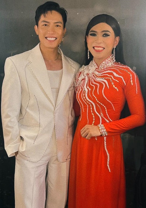 Minh Dự đang là diễn viên của sân khấu Thế giới Trẻ. Anh thường xuyên giả gái trong các vở kịch, trên màn ảnh.