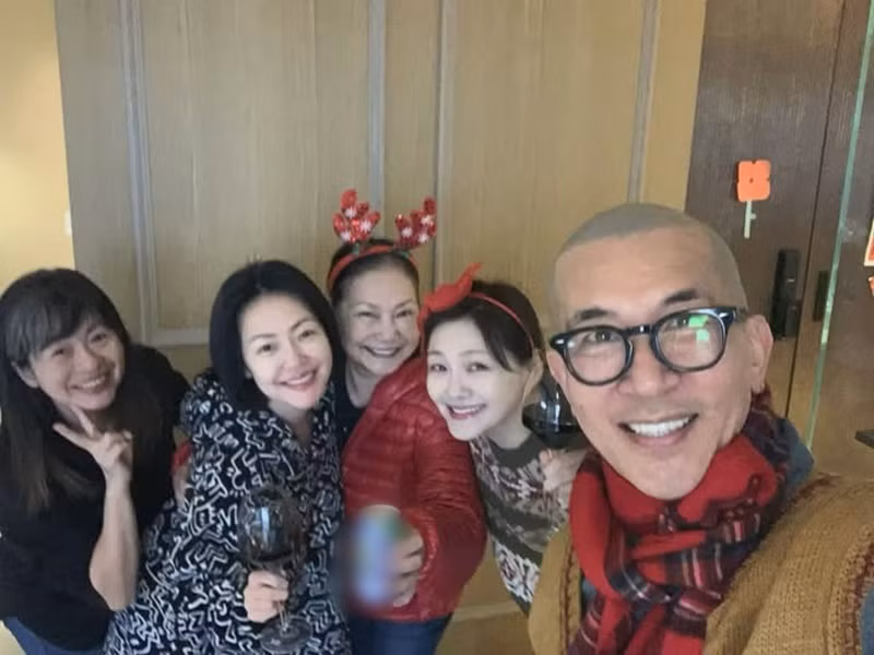 Từ Hy Viên đón Giáng sinh 2024 bên chồng, mẹ và em gái. Ảnh: Instagram Từ Hy Đệ.