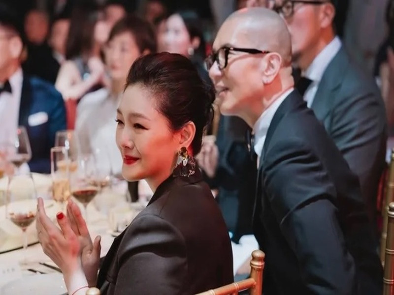 Từ Hy Viên công khai xuất hiện lần cuối cùng vào ngày 25/1/2025 khi cùng chồng DJ Koo tham gia bữa tiệc cưới con gái của Lâm Tuệ Tinh. Ảnh: Nextapple.