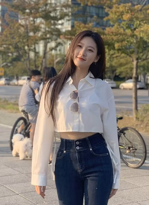 Kim Sae Ron không thể hoạt động nghệ thuật mà phải làm các công việc bán thời gian để mưu sinh. Ảnh: Instagram Kim Sae Ron.