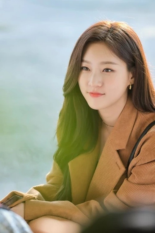 Nhan sắc của Kim Sae Ron rạng rỡ, gợi cảm khi ở tuổi đôi mươi. Ảnh: Znews.