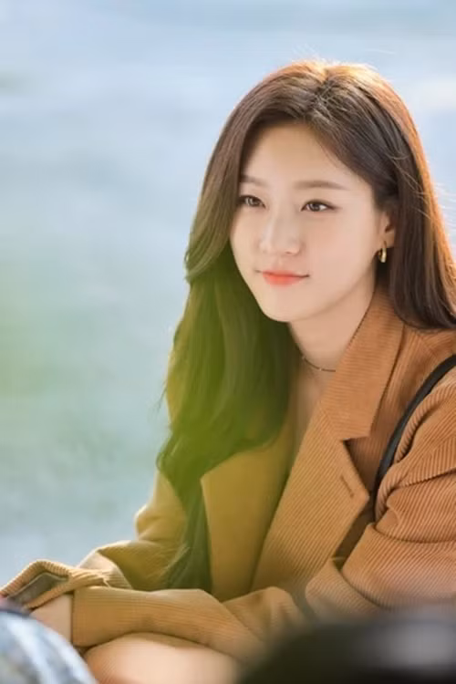 Nhan sắc của Kim Sae Ron rạng rỡ, gợi cảm khi ở tuổi đôi mươi. Ảnh: Znews.