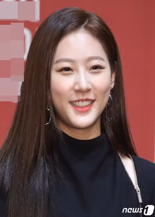 Kim Sae Ron sở hữu nụ cười tỏa nắng, ghi điểm trong lòng khán giả. Ảnh: News1.