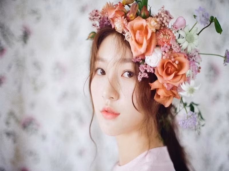 Nữ diễn viên sở hữu gương mặt xinh đẹp, vóc dáng thon gọn. Ảnh: Instagram Kim Sae Ron.
