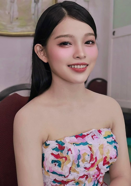 Con nuôi Phi Nhung gợi cảm, trẻ trung khi đi hát. Ảnh: FB Tuyết Nhung.