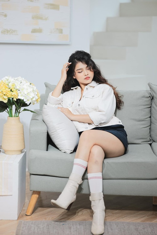 Giọng ca sinh năm 2001 được cố ca sĩ Phi Nhung nhận nuôi từ năm 2015. Ảnh: FB Tuyết Nhung.