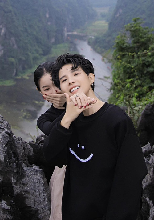 Ít ngày trước, Vũ Cát Tường vui mừng thông báo cầu hôn người yêu thành công trên đỉnh Ngọa Long (Ninh Bình). Ảnh: FB Vũ Cát Tường.