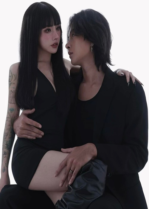 Giọng ca Bánh mì không đăng ảnh tình tứ bên bạn trai. Ảnh: FB Du Uyên.