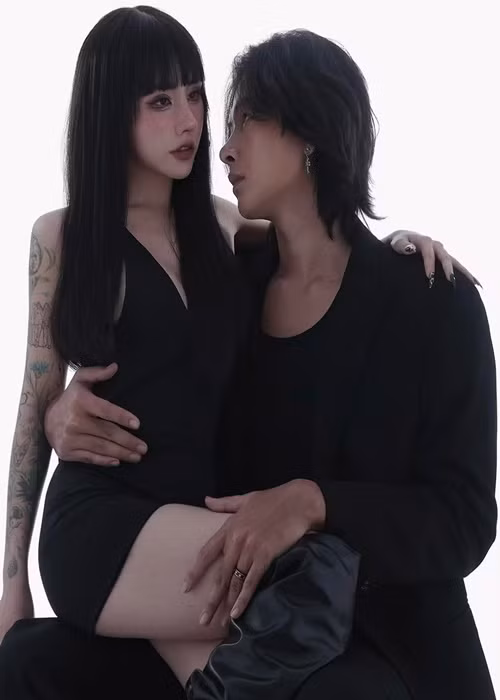 Giọng ca Bánh mì không đăng ảnh tình tứ bên bạn trai. Ảnh: FB Du Uyên.