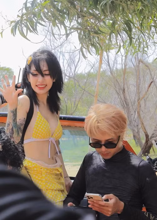 Du Uyên ngày càng gợi cảm kể từ khi gắn bó với El Anh Thoại. Ảnh: FB Du Uyên.