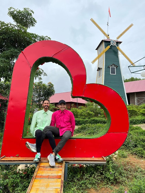 Trước và sau khi kết hôn, Tuấn Khôi nhiều lần đăng ảnh "dìm hàng" H'hen Niê. Ảnh: FB Tuấn Khôi.