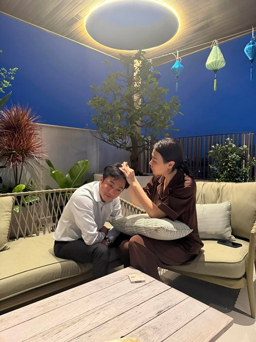 Đàm Thu Trang và Cường Đô la đang sống trong biệt thự triệu đô. Không ít lần, cả hai khoe những khoảnh khắc bình yên trong tổ ấm. Ảnh: FB Cường Đô la.