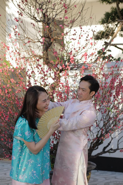 Khoảnh khắc hài hước của vợ chồng Đàm Thu Trang khiến nhiều thích thú. Ảnh: FB Cường Đô la.