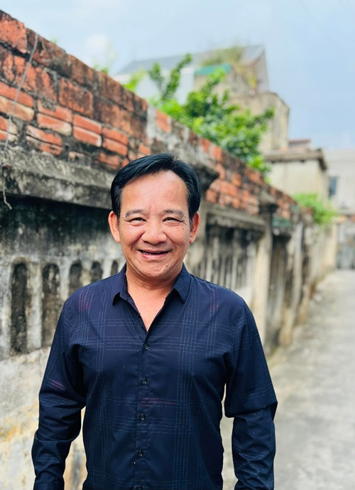 Cuối năm 2023, nghệ sĩ Quang Tèo trượt danh hiệu NSND trong đợt xét tặng danh hiệu NSND, NSƯT lần thứ 10. Anh chia sẻ trên Dân Việt rằng bản thân rất buồn khi không được xét tặng danh hiệu NSND đợt này nhưng tin rằng đợt sau anh sẽ được xét tặng. Ảnh: FB Quang Tèo.