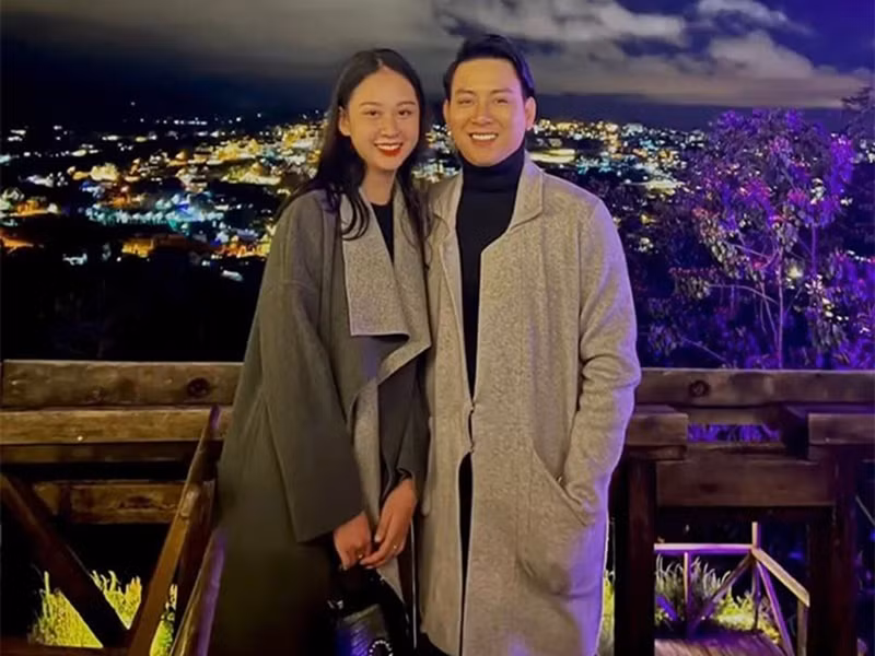 Kim Ngân đồng hành cùng Hoài Lâm sau khi nam ca sĩ ly hôn. Ảnh: Arttimes.