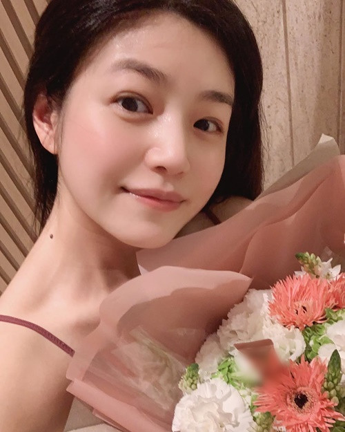 "Tiểu Long Nữ" chăm khoe mặt mộc ở đời thường. Ảnh: Instagram Trần Nghiên Hy.