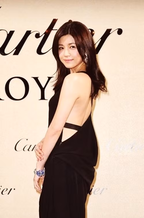 “Tiểu Long Nữ” giữ được vóc dáng thon gọn dù từng một lần sinh nở. Ảnh: Instagram Trần Nghiên Hy.