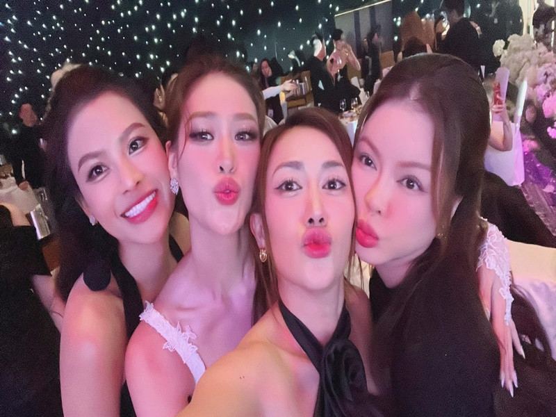 Nữ diễn viên đến mừng đám cưới Hoa hậu Khánh Vân. Ảnh: FB Lý Nhã Kỳ.