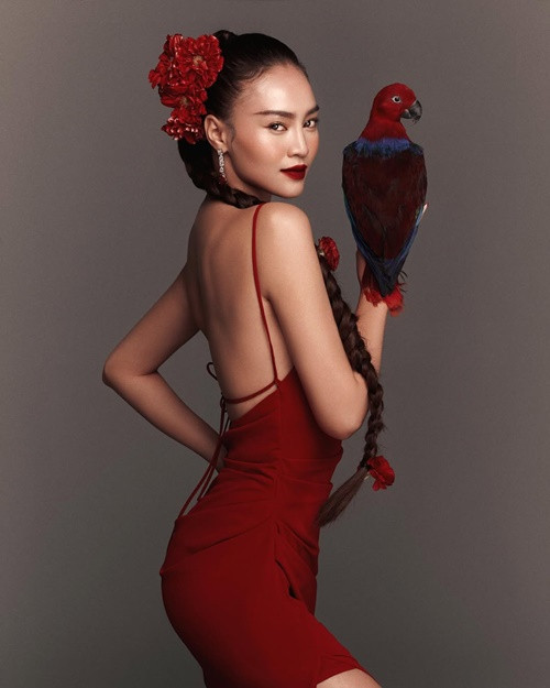 Lan Ngọc tự tin diện thiết kế hở táo bạo khoe lưng trần gợi cảm ở đời thường lẫn khi đi dự sự kiện, làm người mẫu ảnh.