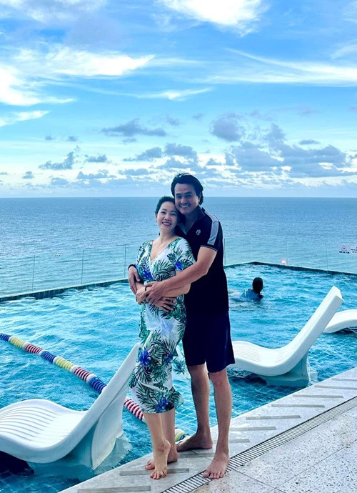 Vợ chồng Cao Minh Đạt có nhiều khoảnh khắc ngọt ngào bên nhau.