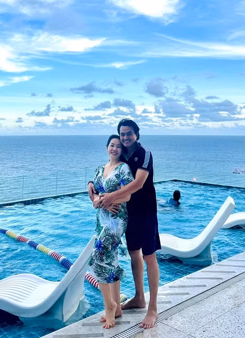 Vợ chồng Cao Minh Đạt có nhiều khoảnh khắc ngọt ngào bên nhau.