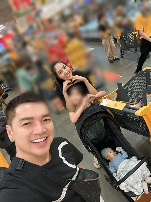 Quang Minh và bạn gái liên tục chia sẻ hình ảnh bên nhau.