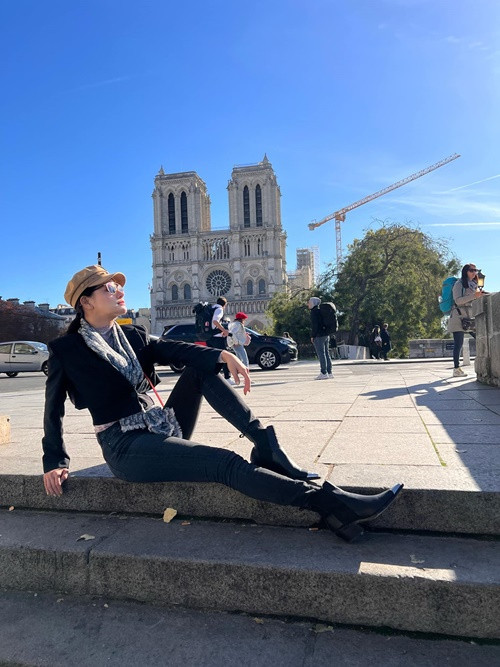 Trước đó, Vũ Thu Phương khoe loạt ảnh du lịch Paris (Pháp).