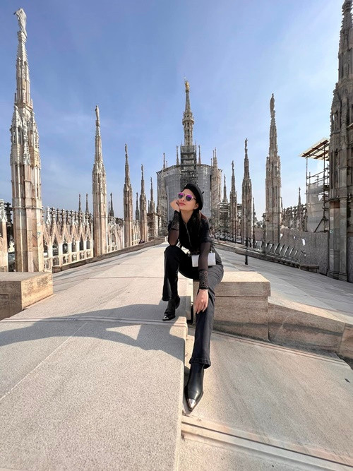 "Kiến trúc đẹp, đồ ăn ngon, thời trang xịn và… siêu đẹp", nữ người mẫu bày tỏ.