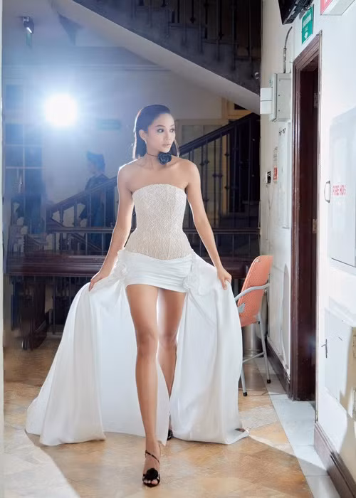 Nàng hậu “ưu tiên” diện những trang phục ngắn, bó sát để tôn được vẻ đẹp cơ thể với số đo ba vòng mơ ước.