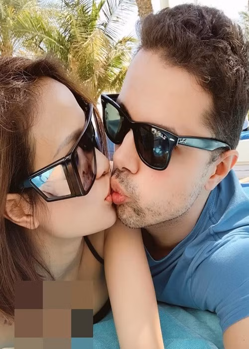 Trước đó, theo Người Lao Động, chồng Phương Mai chính là người đề nghị ly thân trong một năm trước khi đi đến quyết định ly hôn. Theo Znews, Phương Mai tố chồng không mua nhà tại Việt Nam như đã hứa với cô trước khi hai người kết hôn, thậm chí chuyển tài sản sang nước ngoài mà không thông báo với vợ. Nữ MC còn phát hiện chồng chưa hợp thức hóa lãnh sự giấy đăng ký kết hôn của hai người tại Ba Lan. Ảnh: Tiền Phong.