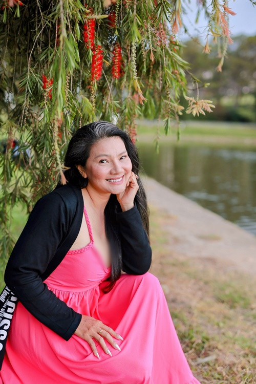 Gần đây, nữ diễn viên phim Mùa len trâu liên tục mặc trang phục khoe vòng một.