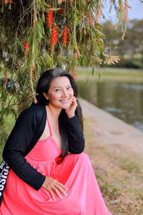 Gần đây, nữ diễn viên phim Mùa len trâu liên tục mặc trang phục khoe vòng một.