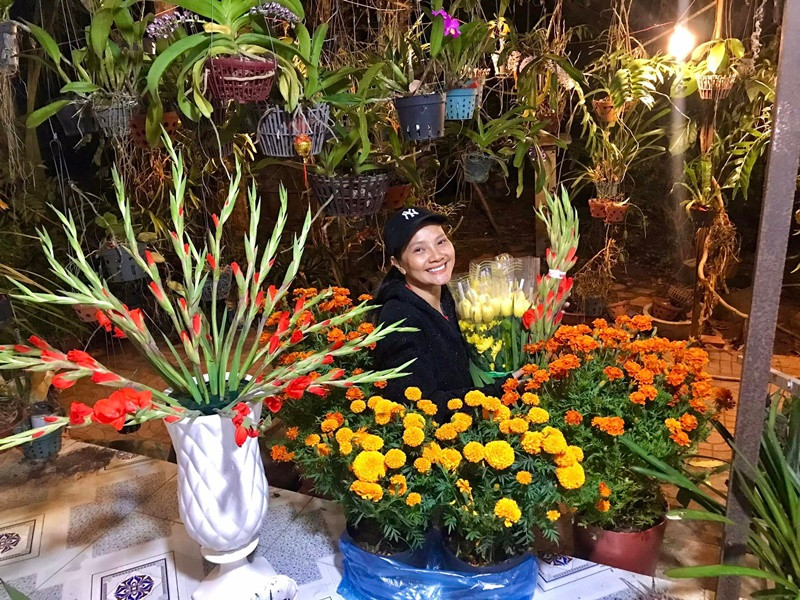 Theo Vietnamnet, năm 2020, Kiều Trinh đưa hai con nhỏ về quê sinh sống cùng bố đẻ. Nơi cư ngụ của gia đình nữ diễn viên rộng đến 6.000 m2.