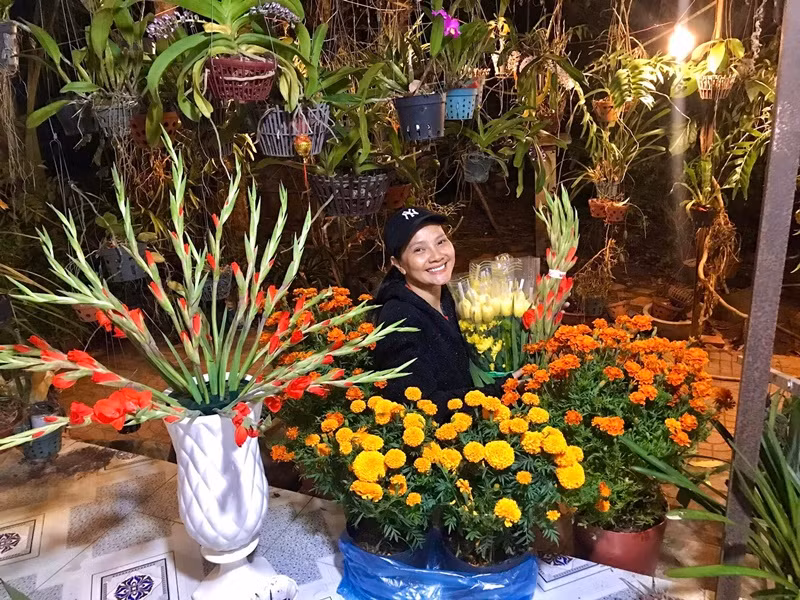 Theo Vietnamnet, năm 2020, Kiều Trinh đưa hai con nhỏ về quê sinh sống cùng bố đẻ. Nơi cư ngụ của gia đình nữ diễn viên rộng đến 6.000 m2.