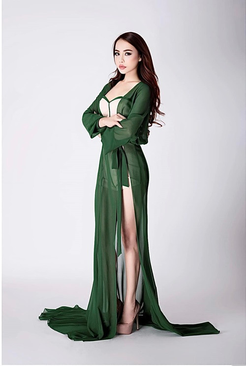 Em gái Hoài Linh sở hữu thân hình thon gọn cùng với gương mặt xinh đẹp. Ảnh: FB Phương Trang.