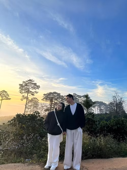 Yên Đan và Nhật Hoàng chia tay vẫn làm bạn. “Chúng mình vẫn hỗ trợ lẫn nhau trong công việc và chia sẻ những buồn vui cùng nhau”, Yên Đan bày tỏ. Ảnh: Phụ Nữ Việt Nam.