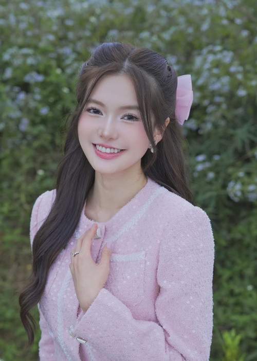 Nữ diễn viên phim Đi giữa trời rực rỡ nhận ra mỗi người phải nhường nhịn một chút, hiểu cho nhau, bảo vệ nhau thì mối quan hệ mới lâu bền. Ảnh: FB Yên Đan.